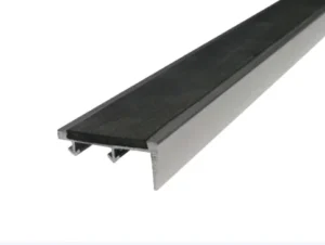 จมูกบันไดอลูมิเนียมอัดด้วยผ้าเบรคกันลื่น