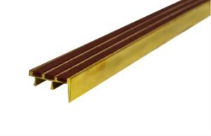 จมูกบันไดทองเหลืองอัดด้วยแร่กากเพชร 3 แถบ AP รุ่น BST-3