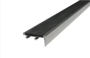 จมูกบันไดอลูมิเนียมอัดด้วยผ้าเบรคกันลื่น 1 แถบ AP รุ่น A-1