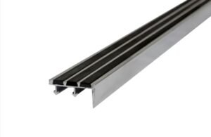 จมูกบันไดอลูมิเนียมอัดด้วยผ้าเบรคกันลื่น 3 แถบ AP รุ่น A-3